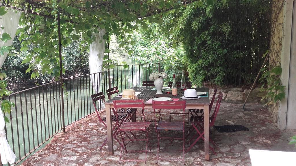 Maison Pres De L'Eau LʼIsle-sur-la-Sorgue Buitenkant foto