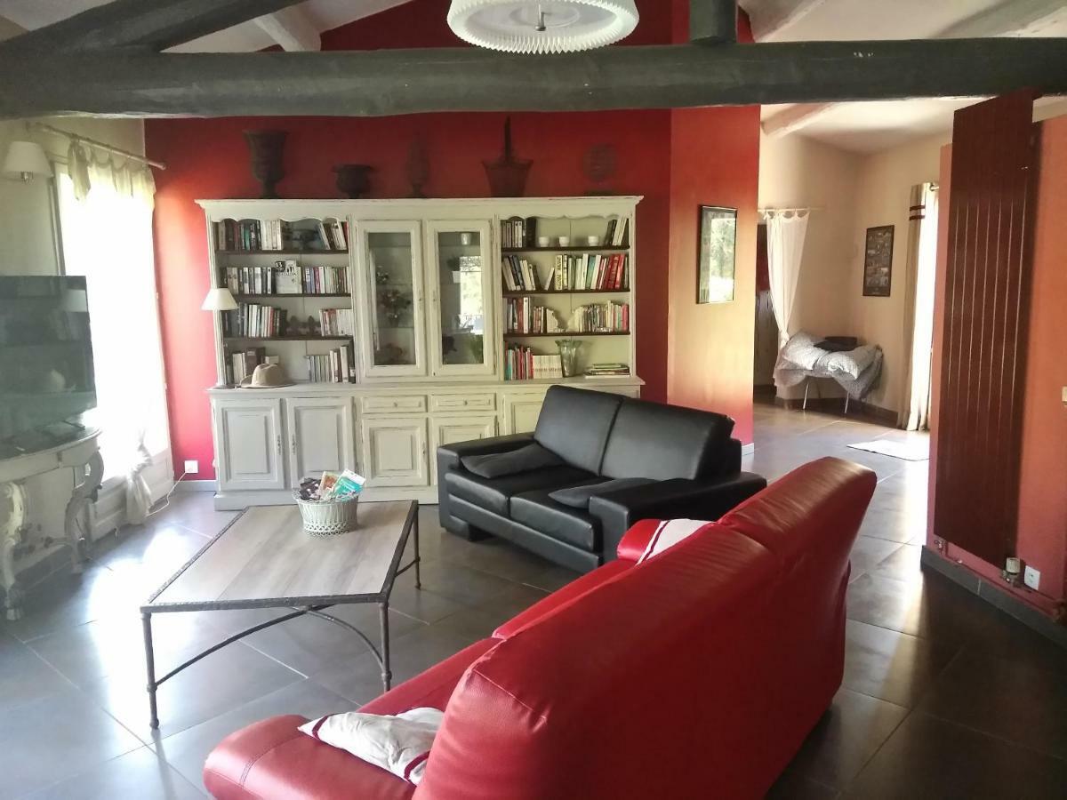 Maison Pres De L'Eau LʼIsle-sur-la-Sorgue Buitenkant foto