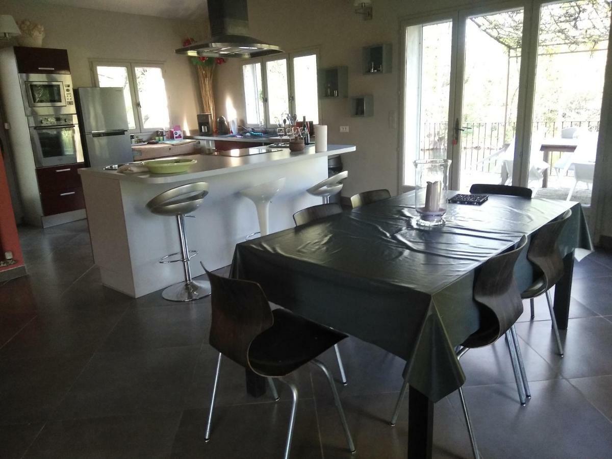 Maison Pres De L'Eau LʼIsle-sur-la-Sorgue Buitenkant foto